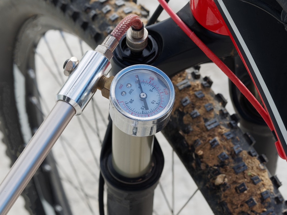 A view of the pressure gauge of mountain bike